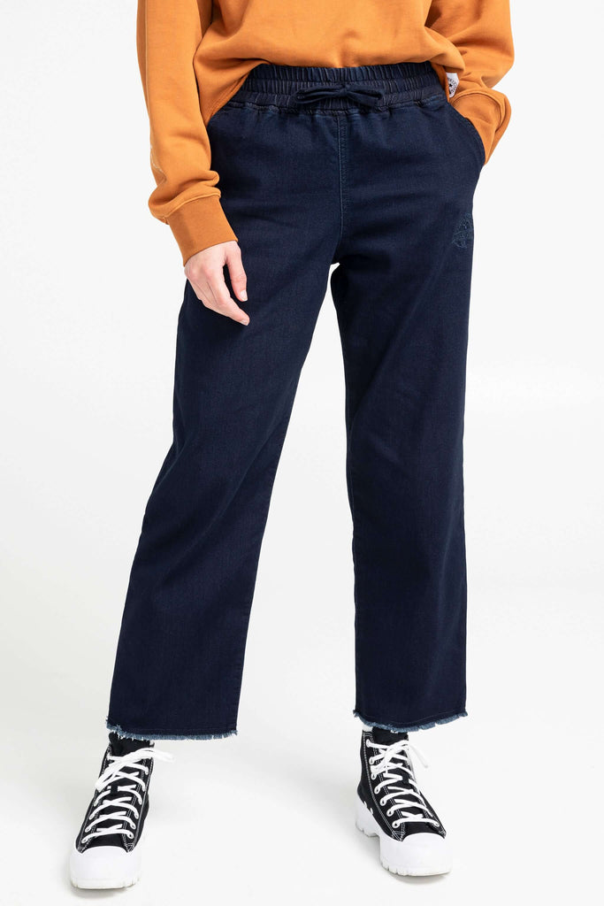 Loose-fitting denim pants with shredded backing