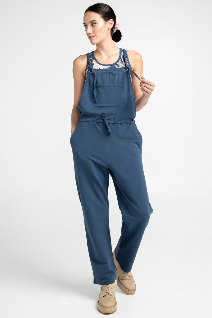 Stretchy dungarees with shredded backing